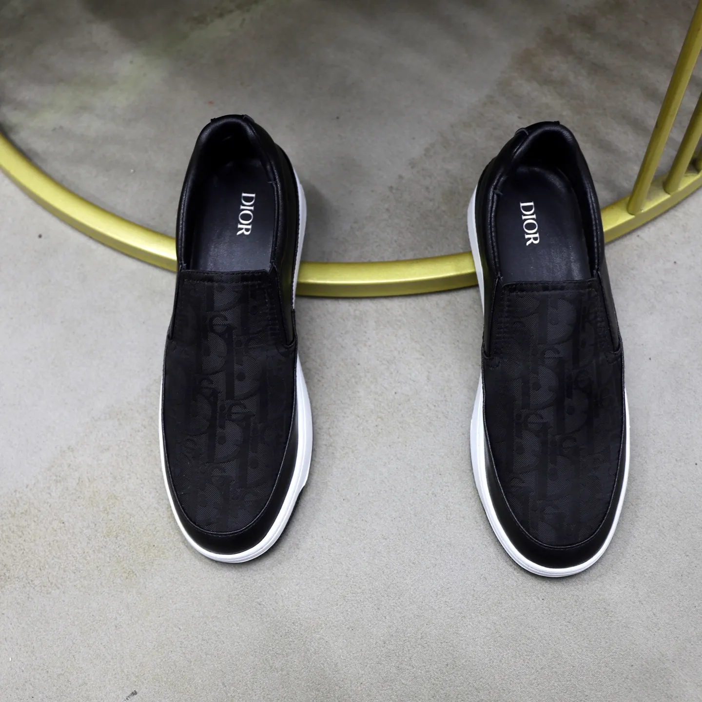 Ex-factory price: 420💰🙅‍♂️🙅‍♂️🙅‍♂️ Brand: Dior DIOR Standard code: 38-44 (45 customized) Grade: Same as the official website Material: Original material splicing Comfortable and breathable lining Lightweight and wear-resistant sports outsole Style category: Men's fashionable casual shoes Running sneakers Distinguished luxury brand elements Top luxury Color: actual picture color